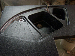 Раковина угловая из искусственного камня HI-MACS G010 Black Pearl